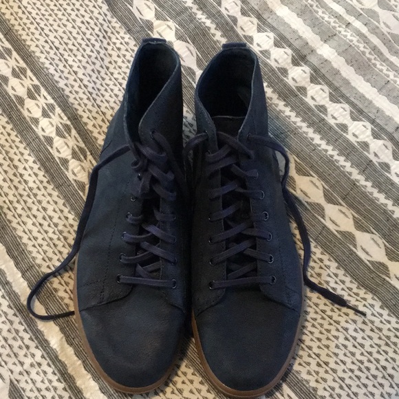 Ugg men’s hi top shoes - Picture 2 of 5